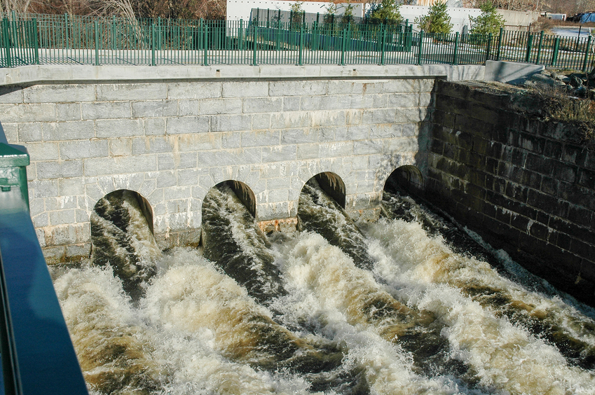 Design of Debris Control Countermeasures for Culvert and Bridge Structures